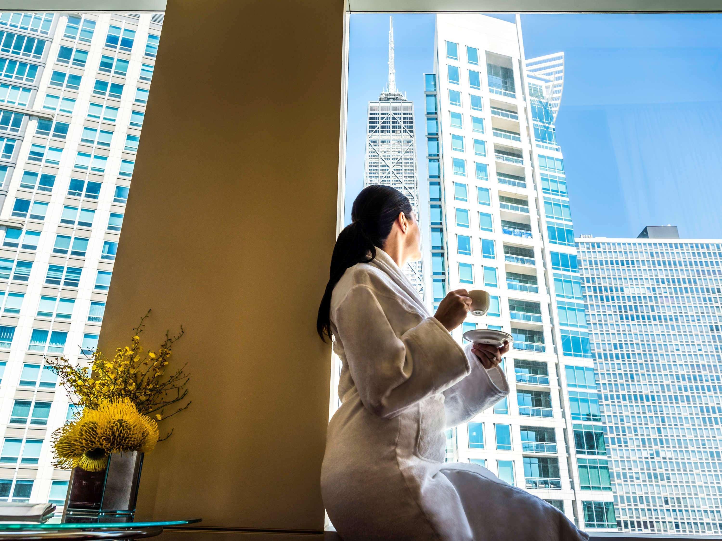 Hotel Sofitel Chicago Magnificent Mile Exterior foto The view from the hotel