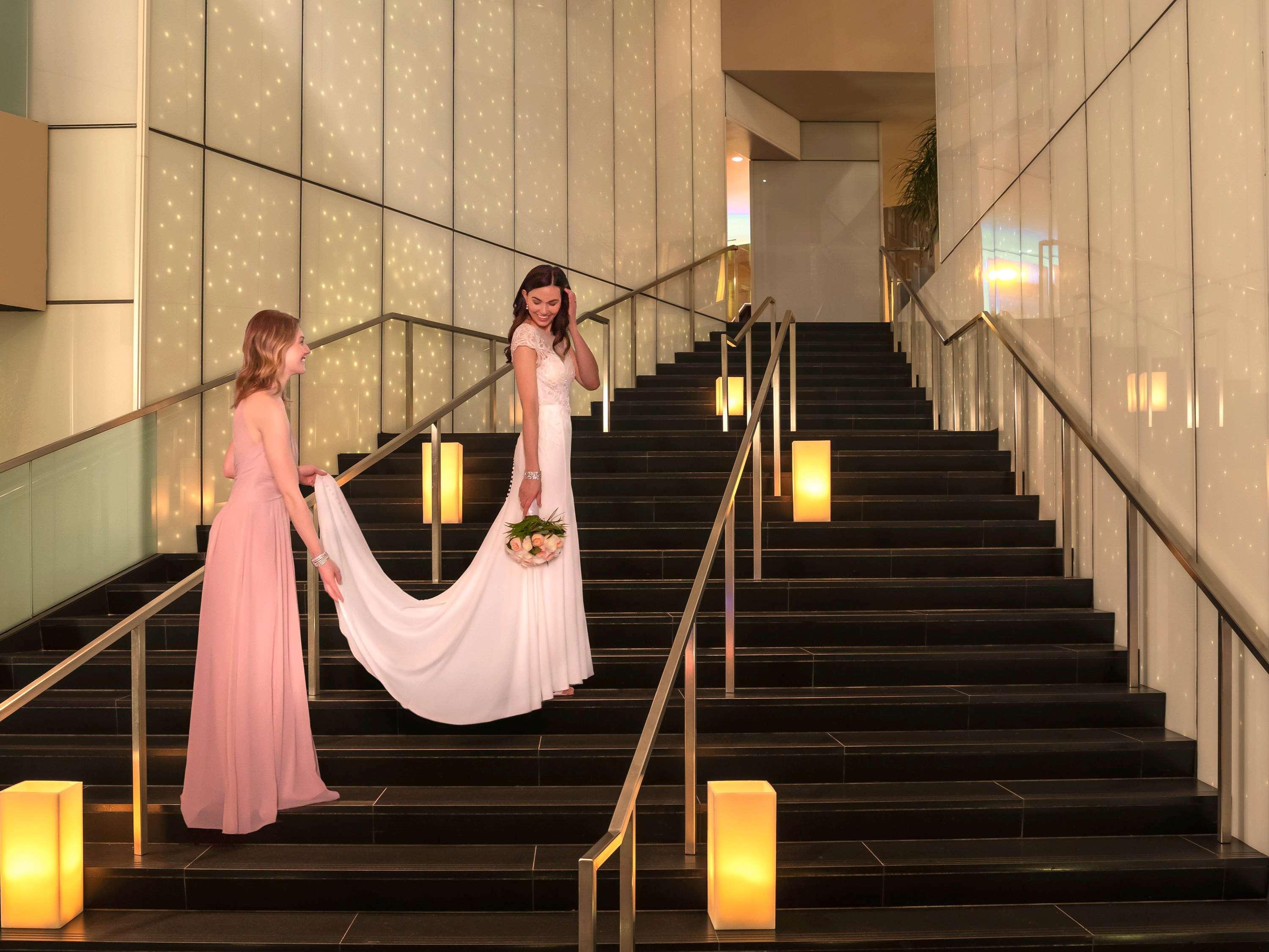 Hotel Sofitel Chicago Magnificent Mile Exterior foto Wedding at the hotel