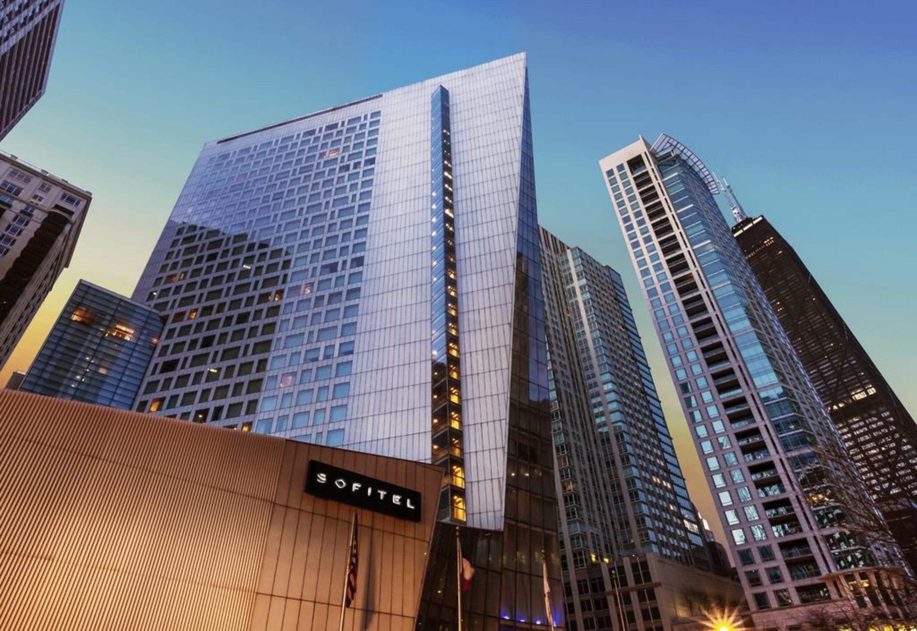 Hotel Sofitel Chicago Magnificent Mile Exterior foto The hotel in 2014