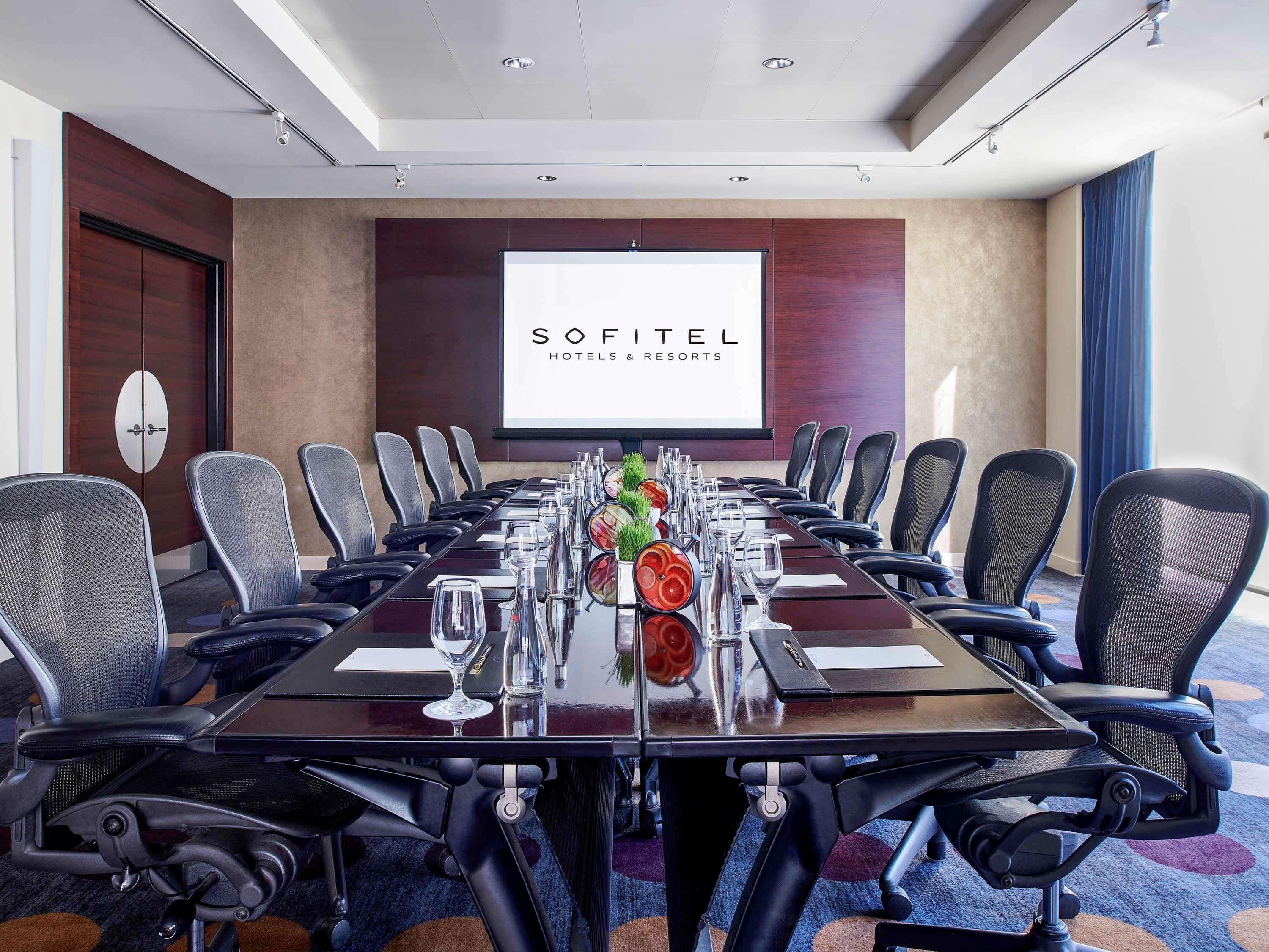 Hotel Sofitel Chicago Magnificent Mile Exterior foto Meeting room