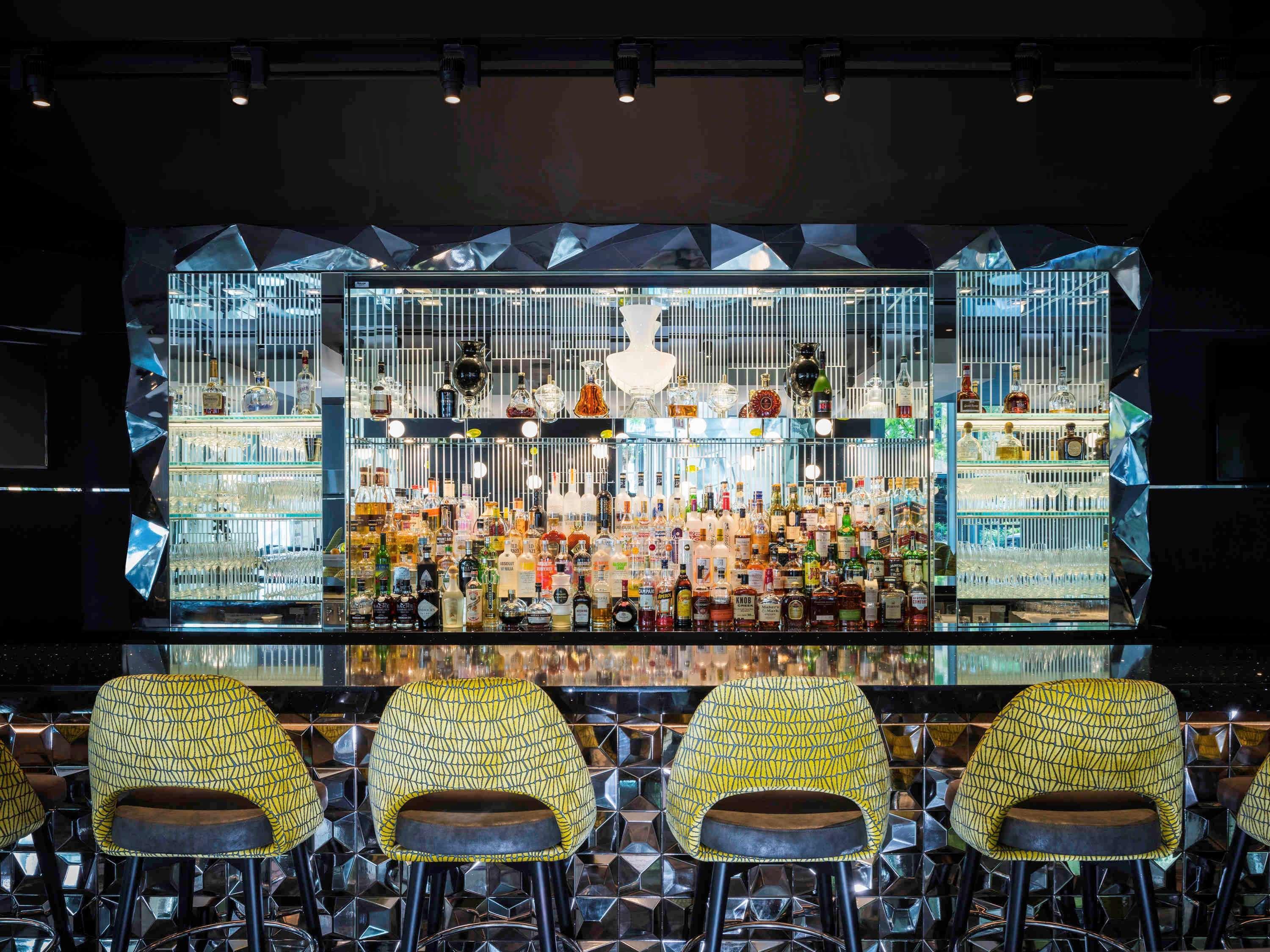 Hotel Sofitel Chicago Magnificent Mile Exterior foto The bar at the 100A restaurant