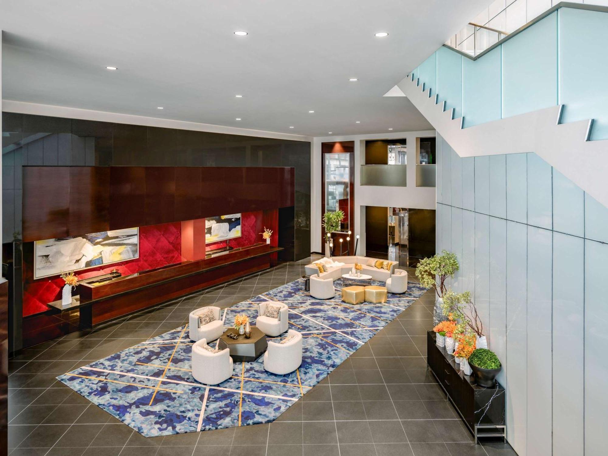 Hotel Sofitel Chicago Magnificent Mile Exterior foto The lobby of the hotel