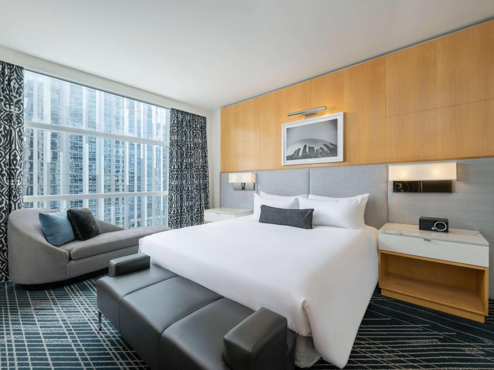 Hotel Sofitel Chicago Magnificent Mile Exterior foto A bedroom at the hotel